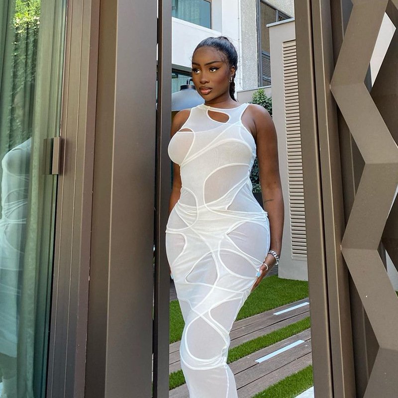 Robe Longue Transparence – La Subtilité